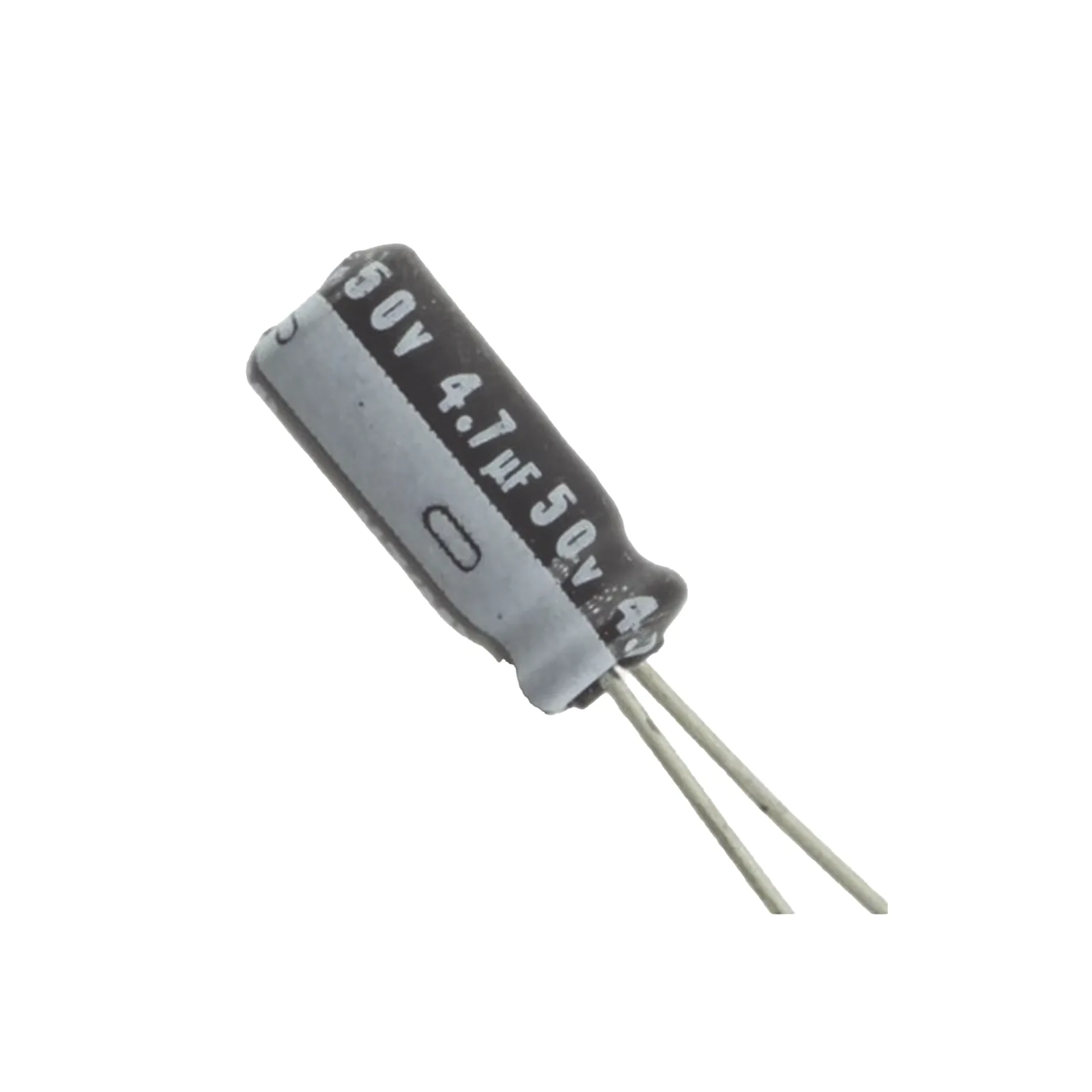 Capacitor Electrolítico de Aluminio, Radial de 4.7 µFd, 50 Vcc, 105 °C, 5 x 11.7 mm.