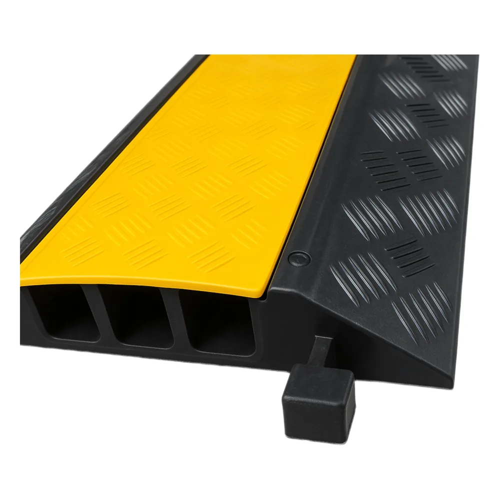 Protector de Cable de 3 Canales / Base de Goma y Tapa de Plástico / Tamaño del Canal 30x30mm / Capacidad de Carga 5 Toneladas / Longitud 90 cm / Ancho del Contorno 50 cm / Altura 4.5 cm / Color Amarillo-Negro / Material Hule