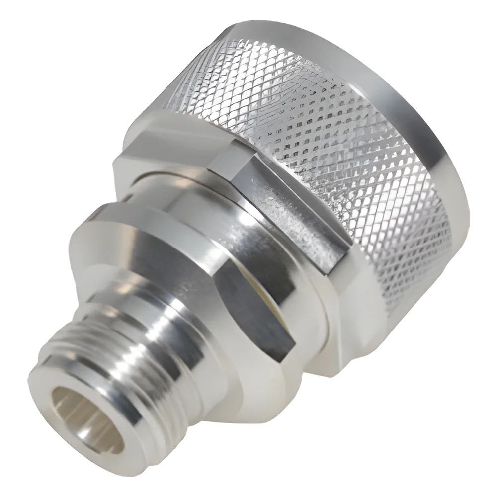 Adaptador en Línea de Conector DIN 7-16 Macho a N Hembra, Plata/ Plata/ Teflón.